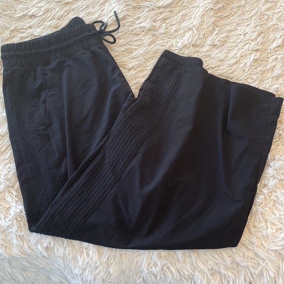 Athleta Avenue wide leg crop pant black 8 petite - Picture 5 of 5